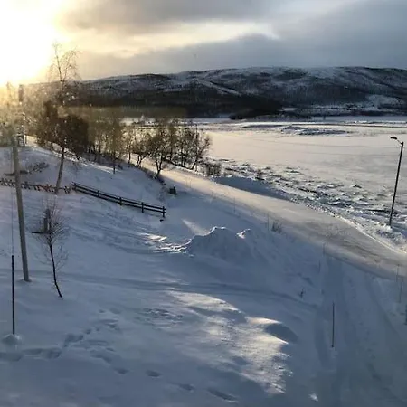 Trivelig Pa Arnes, Senja 度假居 *