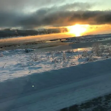 Trivelig Pa Arnes, Senja * Straumstad