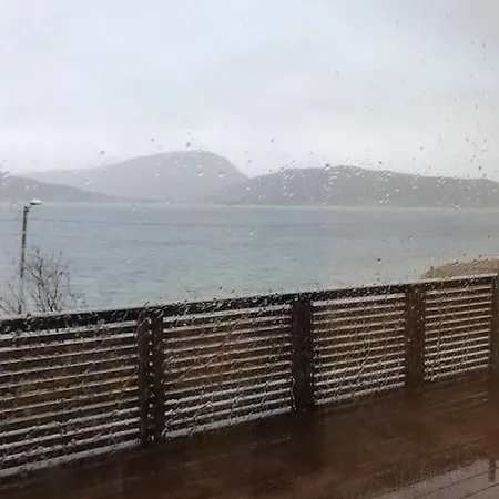 Trivelig Pa Arnes, Senja * Straumstad