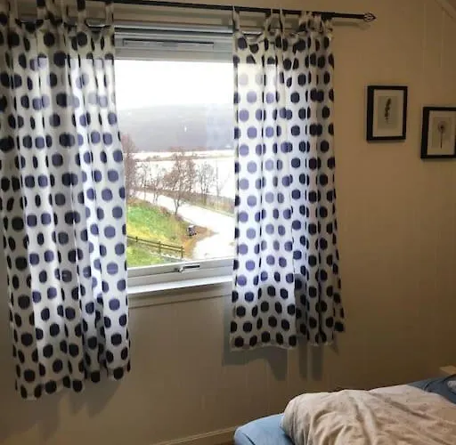 Trivelig Pa Arnes, Senja * Straumstad