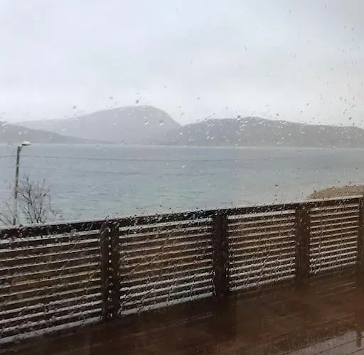 Trivelig Pa Arnes, Senja * Straumstad