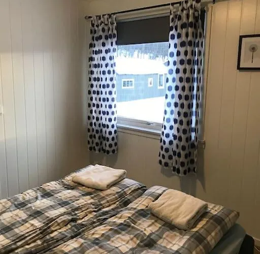 Trivelig Pa Arnes, Senja * Straumstad